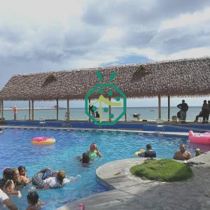 Techo sintético de paja para hotel de playa en Maldivas
