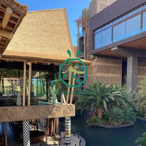 Tropical Plastic Straw Thatch