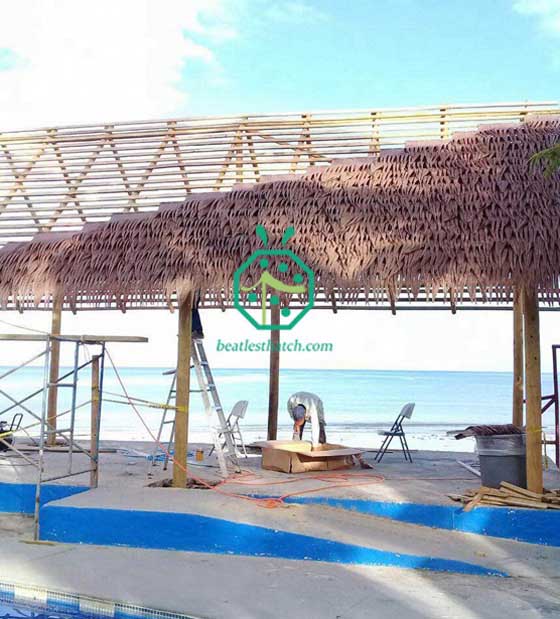 Techo de paja sintética para la piscina de la playa de Panamá